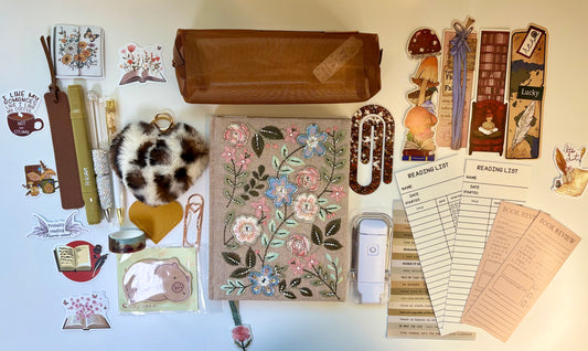 Vintage Beige Romance Bookish Bundle – Floral Journal & Cozy Stationery Gift Set